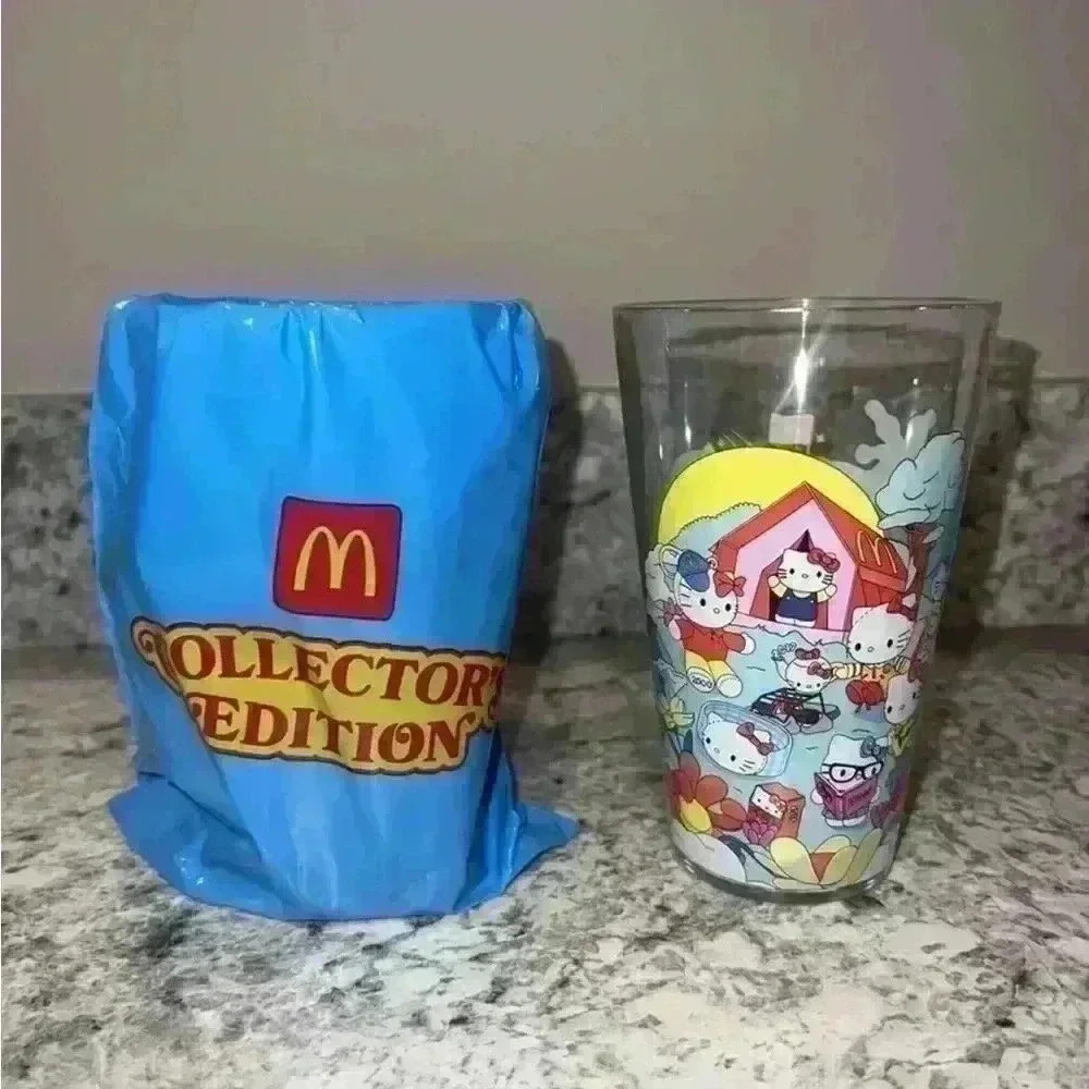 New SNOOPY X HELLO KITTY MCDonalds Collector Cup - Picture 3 of 5
